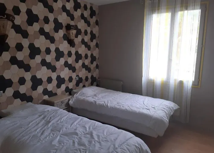 Barbotan Moderne & Contemporain Ideal Soiree, Week End, Cure Thermale, Vacances, Classe 3 Etoiles Par L Office Tourisme De France דירה